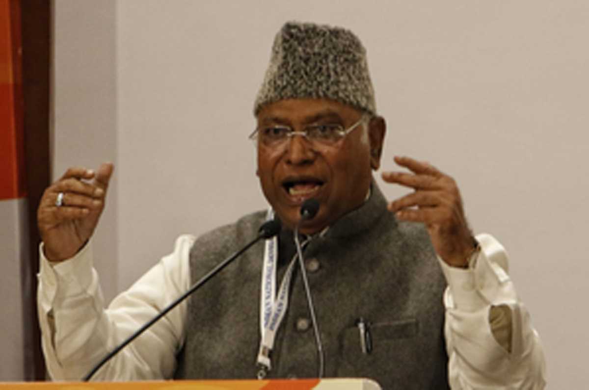 सांसदों के निलंबन के खिलाफ सभी घटक दलों का विरोध प्रदर्शन 22 दिसंबर को : खड़गे